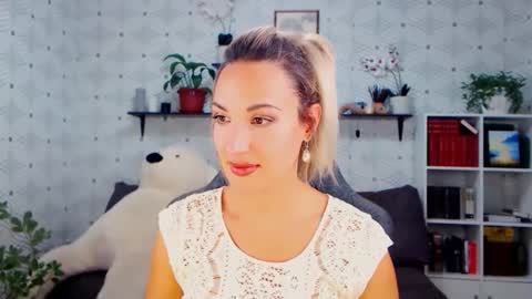 Snapshot of millaxqueen chatting on October 15, 3:56 pm MillaXQueen online show from October 15, 3:56 pm