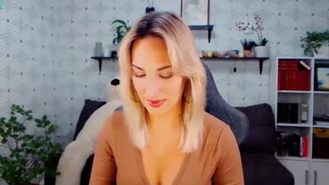 Snapshot of millaxqueen chatting on October 26, 2:56 pm MillaXQueen online show from October 26, 2:56 pm