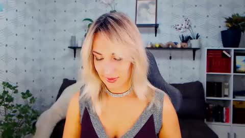 Snapshot of millaxqueen chatting on November 4, 2:16 pm MillaXQueen online show from November 4, 2:16 pm