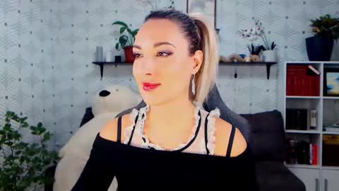 Snapshot of millaxqueen chatting on November 14, 10:36 am MillaXQueen online show from November 14, 10:36 am