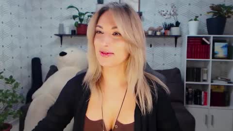 MillaXQueen online show from February 7, 4:22 pm