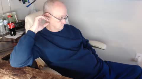 Snapshot of millenium0129 chatting on February 1, 2:16 am millenium0129 online show from February 1, 2:16 am