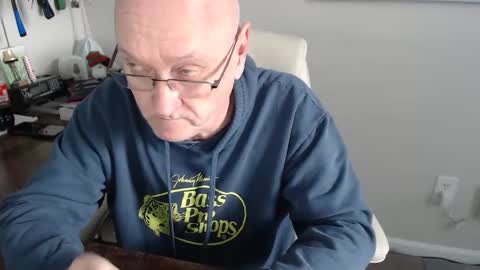 Snapshot of millenium0129 chatting on March 4, 2:42 pm millenium0129 online show from March 4, 2:42 pm