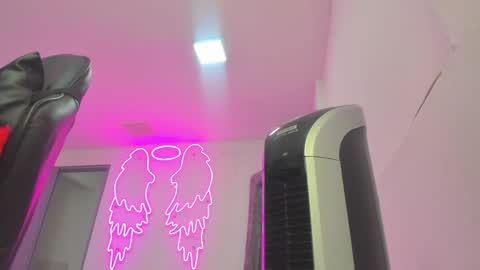 miller_silvana online show from April 24, 11:34 am