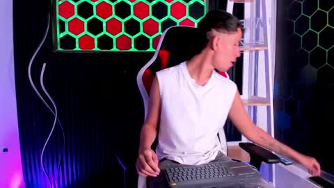 Tommy  online show from April 11, 3:22 am