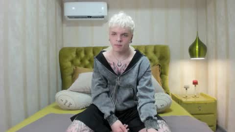 Snapshot of millerbilly chatting on December 17, 8:04 pm millerbilly online show from December 17, 8:04 pm