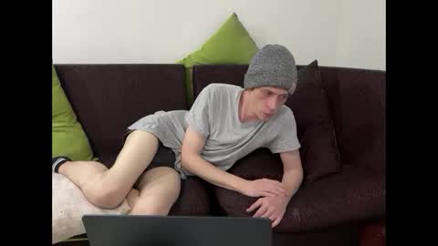 Snapshot of millerjdm chatting on October 18, 1:30 am SlimnHungOH online show from October 18, 1:30 am