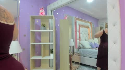 Snapshot of millers_rousse chatting on May 18, 1:06 pm millers_rousse online show from May 18, 1:06 pm