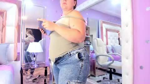 Snapshot of millers_rousse chatting on June 12, 1:21 pm millers_rousse online show from June 12, 1:21 pm