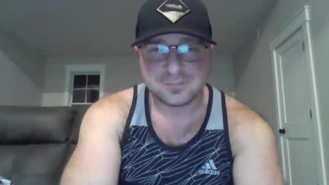 Snapshot of millertimenow34 chatting on December 17, 1:18 am millertime feet bigcock hairy straight muscles online show from December 17, 1:18 am