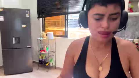 Snapshot of milley_rose chatting on October 29, 6:53 pm Im girl my name is Johana online show from October 29, 6:53 pm