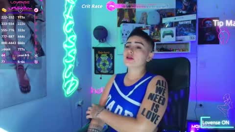 Snapshot of milley_rose chatting on November 25, 8:20 pm Im girl my name is Johana online show from November 25, 8:20 pm