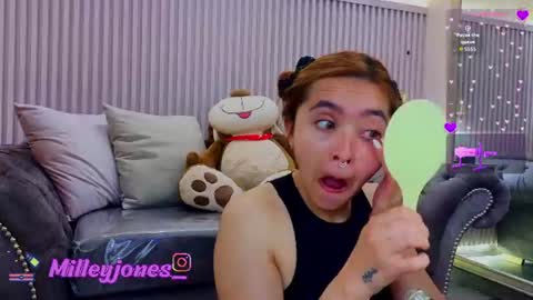 milleyjones_ online show from June 18, 12:31 pm