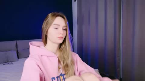 Mila online show from November 23, 7:08 am