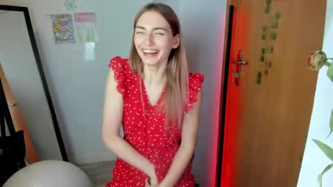 millie_lacroix online show from June 2, 6:54 pm