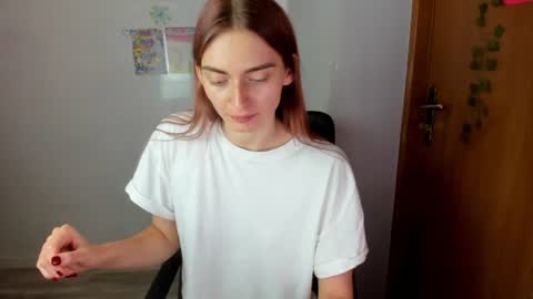 millie_lacroix online show from June 23, 1:42 pm