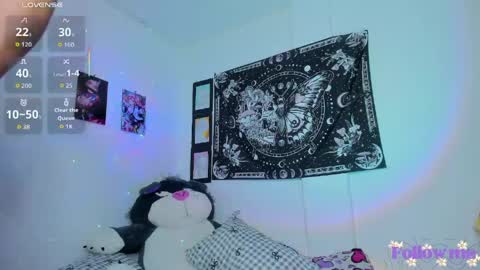 Snapshot of millie_lamar chatting on May 12, 10:34 am online show from May 12, 10:34 am