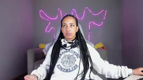Snapshot of millie_volturi chatting on June 22, 1:08 pm millie_volturi online show from June 22, 1:08 pm
