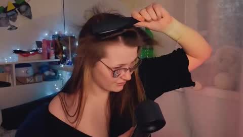 Snapshot of milliedoll chatting on November 6, 2:23 am Millie online show from November 6, 2:23 am