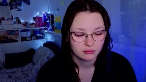 Snapshot of milliedoll chatting on November 8, 2:45 am Millie online show from November 8, 2:45 am