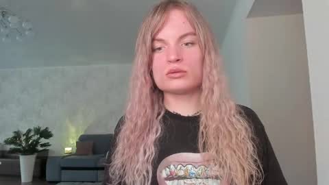 mili-kira online show from April 20, 12:41 pm