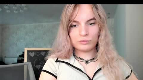 mili-kira online show from April 26, 1:09 pm