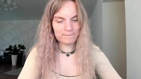 mili-kira online show from May 1, 1:16 pm