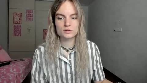 mili-kira online show from May 9, 4:50 am