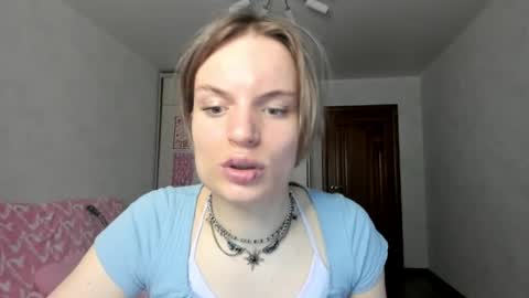 mili-kira online show from May 12, 4:42 am