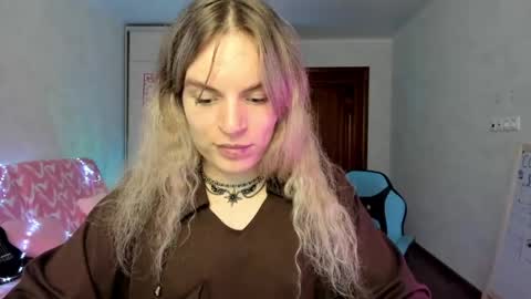 mili-kira online show from May 15, 12:34 pm
