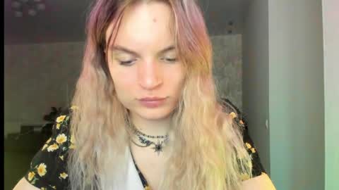 mili-kira online show from May 16, 7:56 pm