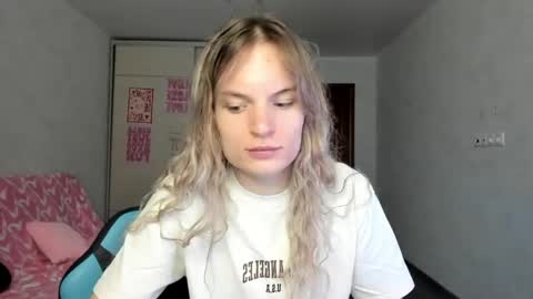mili-kira online show from May 18, 4:51 am