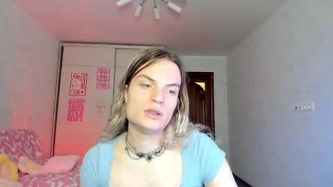 mili-kira online show from May 27, 1:57 am