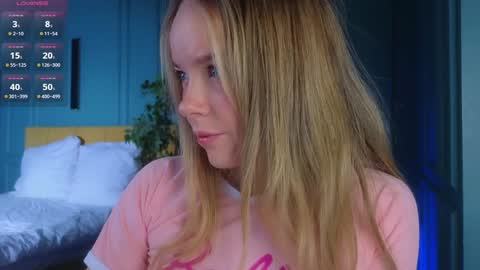 Snapshot of milly_shy chatting on December 17, 6:52 am Milly online show from December 17, 6:52 am