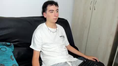milogm_ online show from May 25, 1:22 am