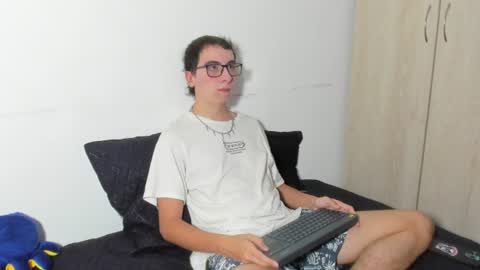 milogm_ online show from June 28, 9:21 pm