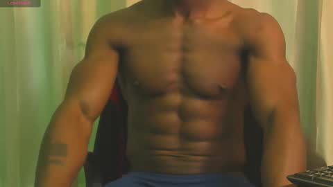 Snapshot of miltonn_jakee chatting on February 11, 3:29 am Miltonn online show from February 11, 3:29 am