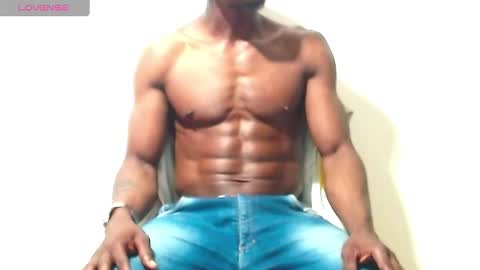 Snapshot of miltonn_jakee chatting on March 12, 1:47 am Miltonn online show from March 12, 1:47 am