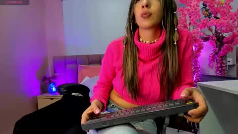 Snapshot of milu_beluci chatting on October 1, 3:29 pm Milu Belucci online show from October 1, 3:29 pm