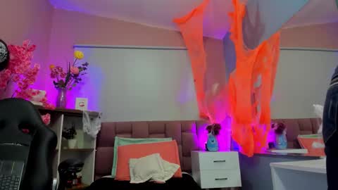 Snapshot of milu_beluci chatting on October 18, 3:57 pm Milu Belucci online show from October 18, 3:57 pm