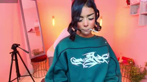 Snapshot of milu_carbajal_x chatting on December 2, 8:59 pm milu_carbajal_x online show from December 2, 8:59 pm
