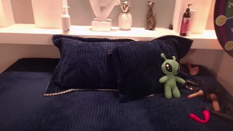 Snapshot of milu_w4llace chatting on October 25, 1:13 am Milu Wallace online show from October 25, 1:13 am