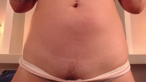 Snapshot of milu_w4llace chatting on November 12, 12:22 am Milu Wallace online show from November 12, 12:22 am