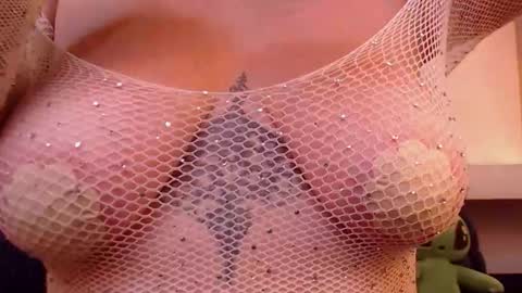 Snapshot of milu_w4llace chatting on November 28, 10:23 pm Milu Wallace online show from November 28, 10:23 pm