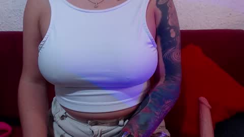 Milu Wallace  online show from February 7, 11:19 pm