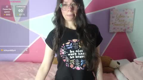 Snapshot of mily_miley chatting on February 26, 7:27 pm Mily Miley online show from February 26, 7:27 pm