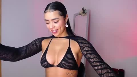 Mily Ortiz online show from October 13, 1:33 pm