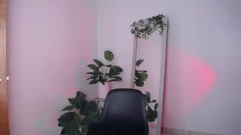 Mily Ortiz online show from December 18, 3:51 pm