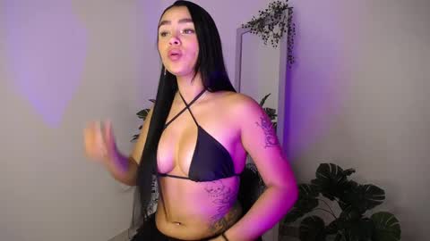 Mily Ortiz online show from February 25, 2:48 pm