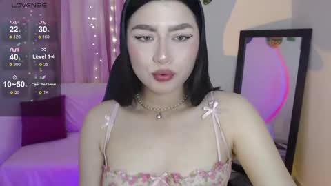 Snapshot of mily_thomson_b chatting on June 7, 12:15 am Mily online show from June 7, 12:15 am